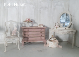 Oud Roze, Brocante Ladenkast