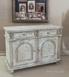 Zeer Verweerde Dressoir
