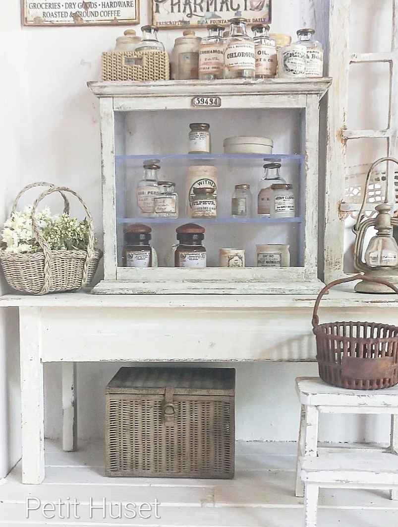 Zeer Brocante Vitrinekastje