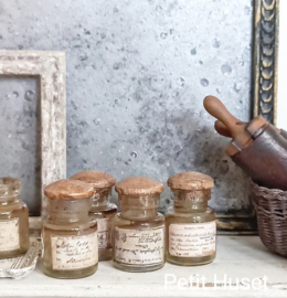 Oud Apothekers potje met Houten Deksel