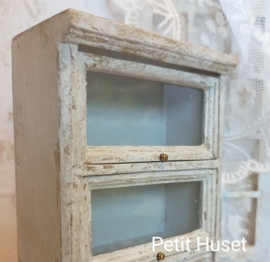 Brocante Fournituren Kast met Klepjes