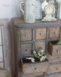 Zeer Shabby Ladenkast