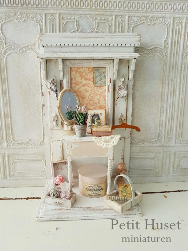 Shabby Meubel eventueel met Accessoires | Verkochte miniaturen/Sold Out | Petit Huset