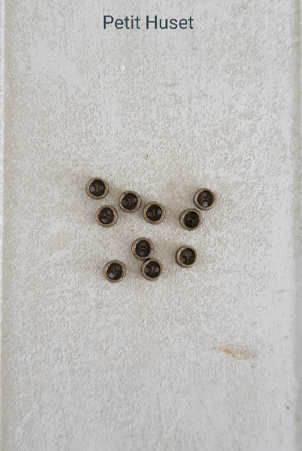 10 Knoopjes bronskleurig 3 mm