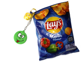 Zakje chips met sleutelhanger smiley