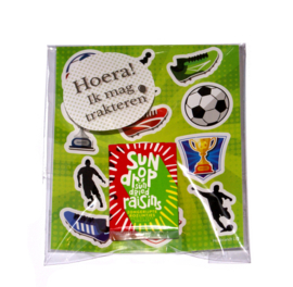traktatiezakje Voetbal met rozijnen of Biscoff koekjes