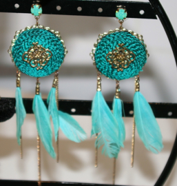 Turquoise veertjes oorbellen