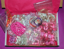 Pink and white Treasurebeadbox