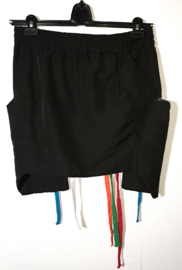 Zwarte rok met gekleurde veters-XXL