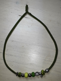 Groene ketting met kralen