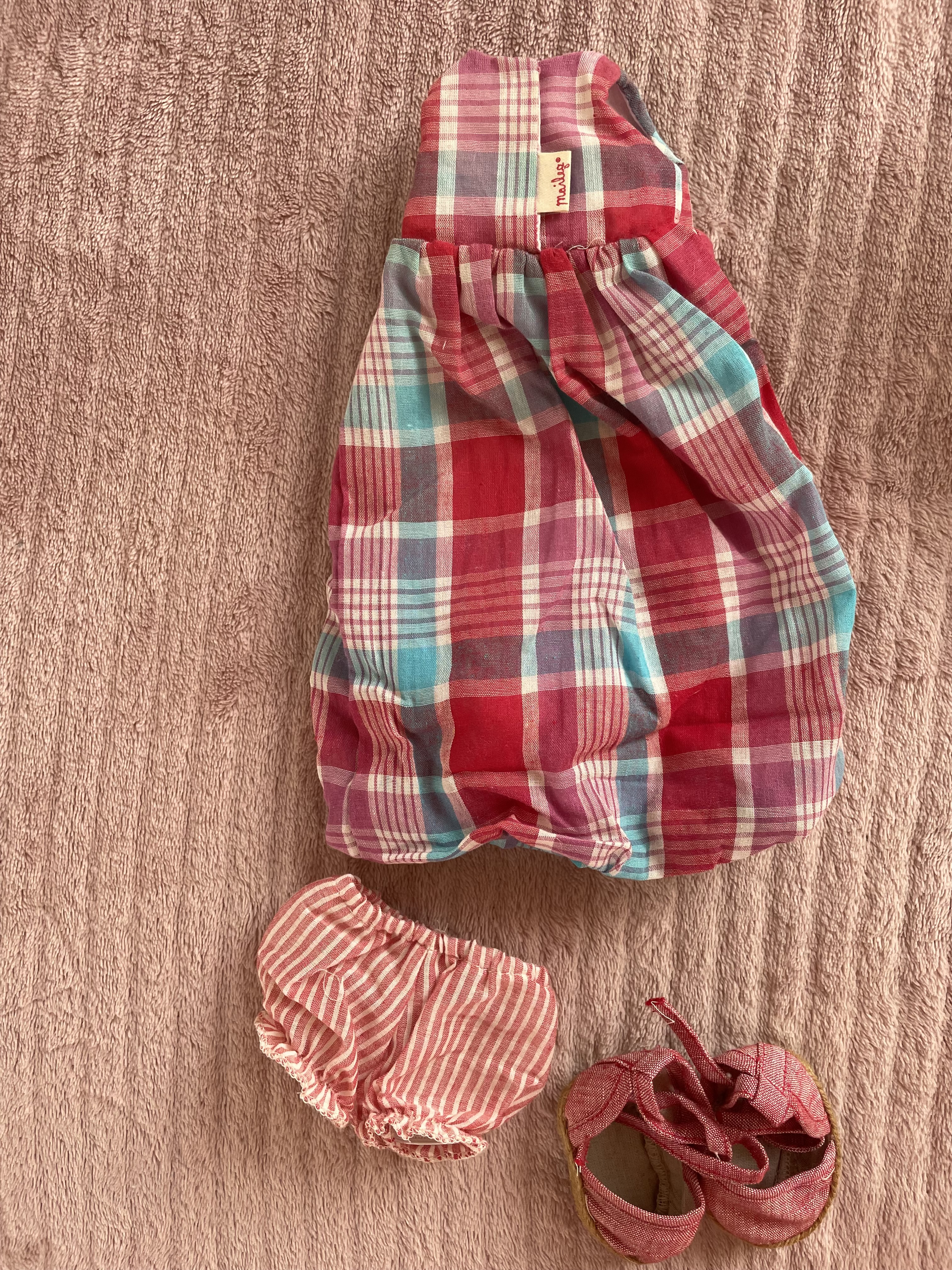 Maileg kledingsetje medium girl, check dress & shoes