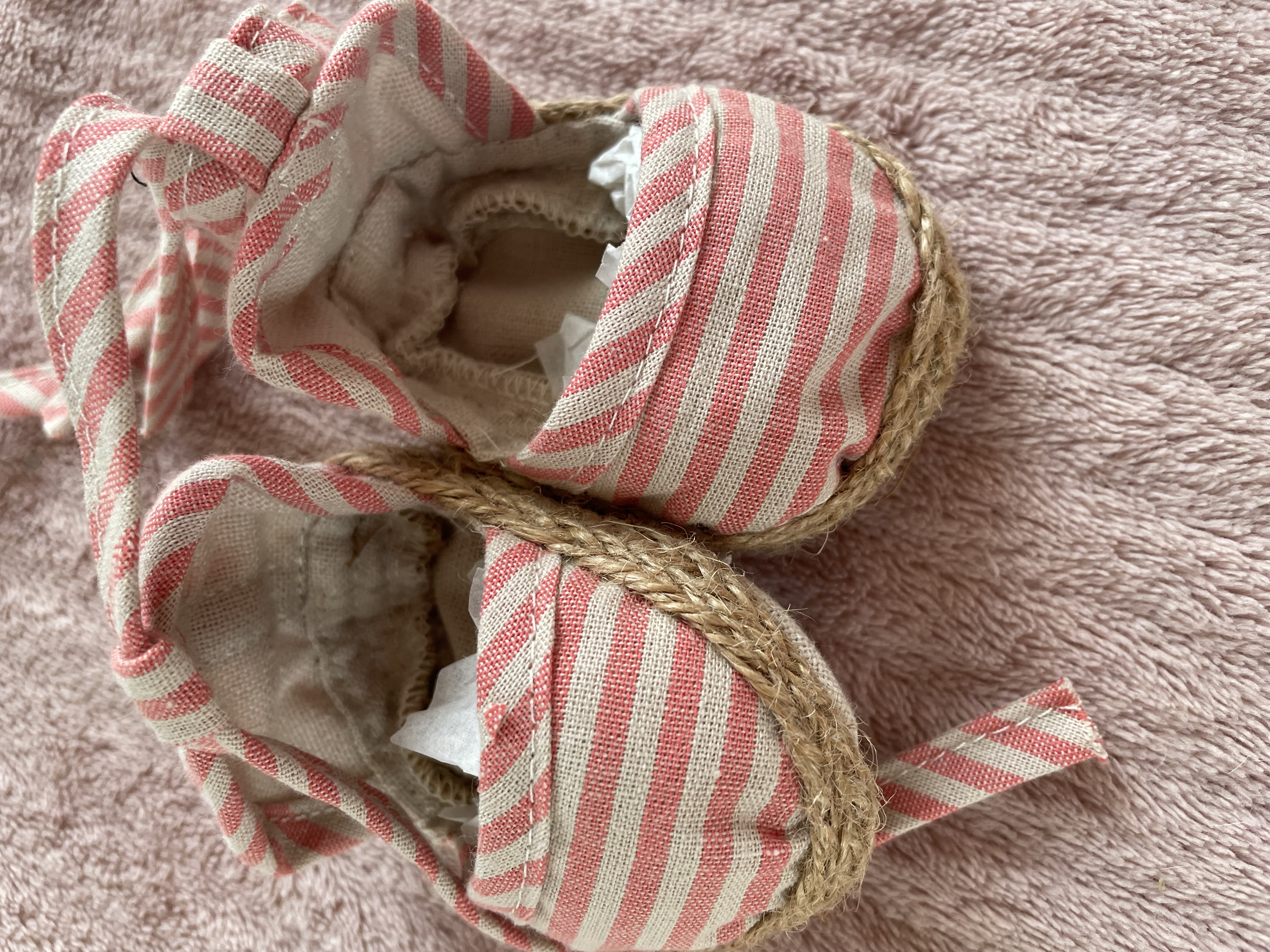 Maileg kledingsetje maxi girl, shoes, espadrilles coral
