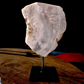 Amethist (roze) ,  1A-kwaliteit op standaard,  19 x 15 x 4 cm  | 1,57 kilo  1x UNIEK