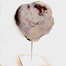 Amethist (roze) ,  1A-kwaliteit op standaard,  22 x 21 x 5,5 cm  | 3,35 kilo  1x UNIEK