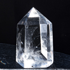 Bergkristal met Generatorpunt L. 5,6 cm, B. 3,8 cm. 1x UNIEK