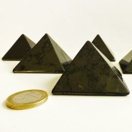 Shungiet, piramide  6 cm, in Luxe geschenkverpakking