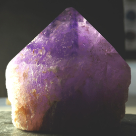 Amethist kristalpunt, staander Bolivia H. 10 cm - 0,8 kilo