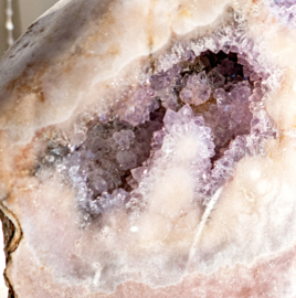 Amethist (roze) ,  1A-kwaliteit op standaard,  21 x 21 x 5,5 cm  | 3,5 kilo  1x UNIEK