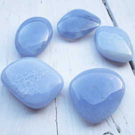 Chalcedoon blauw (Malawi) 1 A kwaliteit  plat 25 gr. per st.