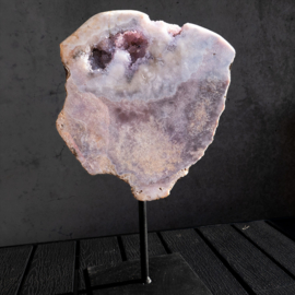 Amethist (roze) ,  1A-kwaliteit op standaard,  21 x 21 x 5,5 cm  | 3,5 kilo  1x UNIEK