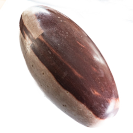 Shiva Lingam  L. 21 cm. dik 9,8 cm. (2,85 kilo)