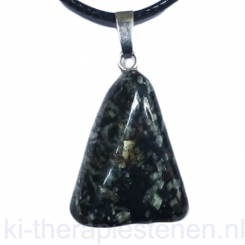 Glaukophaan (met Granaat) hanger per st.