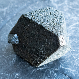 Epidoot kristal  Pseudomorf na Fluoriet (Pakistan)  1x UNIEK.