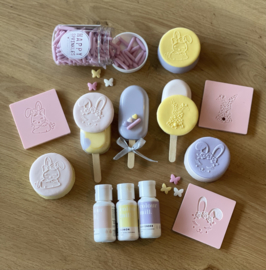 Fondant stempel - schattig Paashaasje met strik - Outboss - Sweetstamp