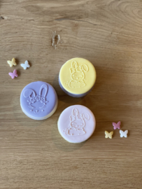 Fondant stempel - schattig Paashaasje met strik - Outboss - Sweetstamp