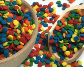 eetbare confetti sprinkels in primaire kleuren