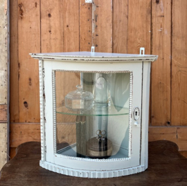 Vitrine kast groen sier hoek kastje VERKOCHT