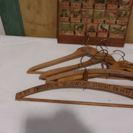 Kleerhanger hout antiek Rijswijk Andijk Alkmaar