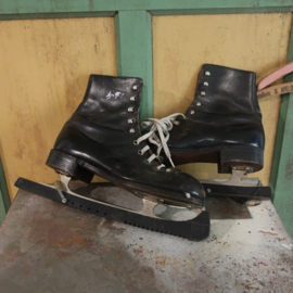 Schaatsen oud vintage maat 45 zwart hoge schoen