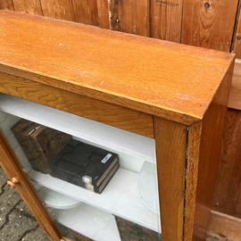 Vitrine kast origineel sier wand pronk VERKOCHT