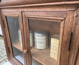 Pronkkast vitrine boven kast VERKOCHT