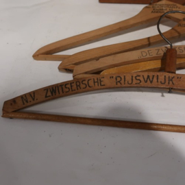 Kleerhanger hout antiek Rijswijk Andijk Alkmaar