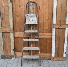 Oude trap ladder schilderstrap metaal VERKOCHT
