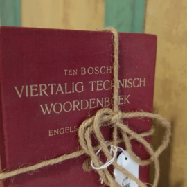 Oude technische woordenboeken stapeltje