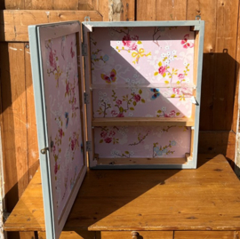 Medicijn kast apothekers kastje brocante