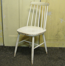 Stoel eetkamer creme wit hout brocante spijlen VERKOCHT