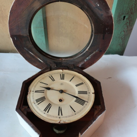 Klok wandklok hout origineel met sleutel