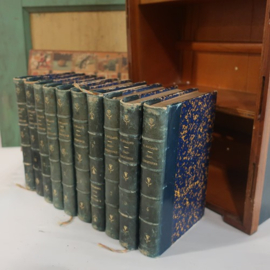 Set 10 oude boeken rug van leer breed 28 cm