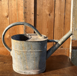 Gieter zink lengte 40 cm hoogte 52,5 cm origineel