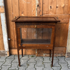 Theekast vitrinekast pronk servies VERKOCHT