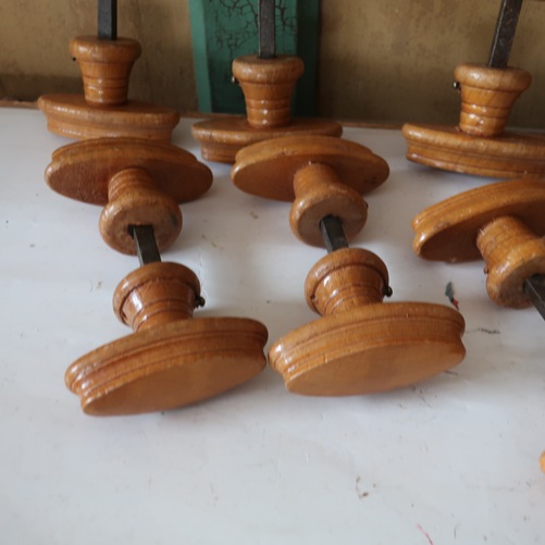 Deurkrukken deurknoppen hout bedstee origineel