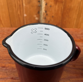 Maatbeker 0,5 liter emaille bruin rand zwart