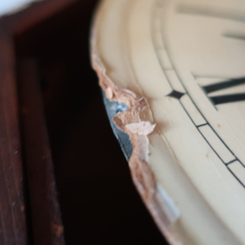 Klok wandklok hout origineel met sleutel