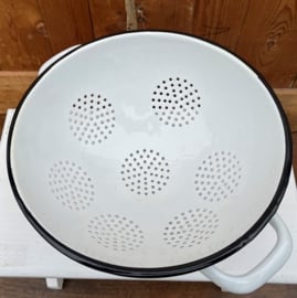 Vergiet emaille wit met zwarte rand diameter 26