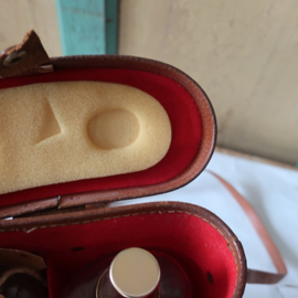 Parfum drank flessen in hoes verrekijker