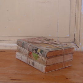 Oude kinderboeken stapeltje decoratie VERKOCHT